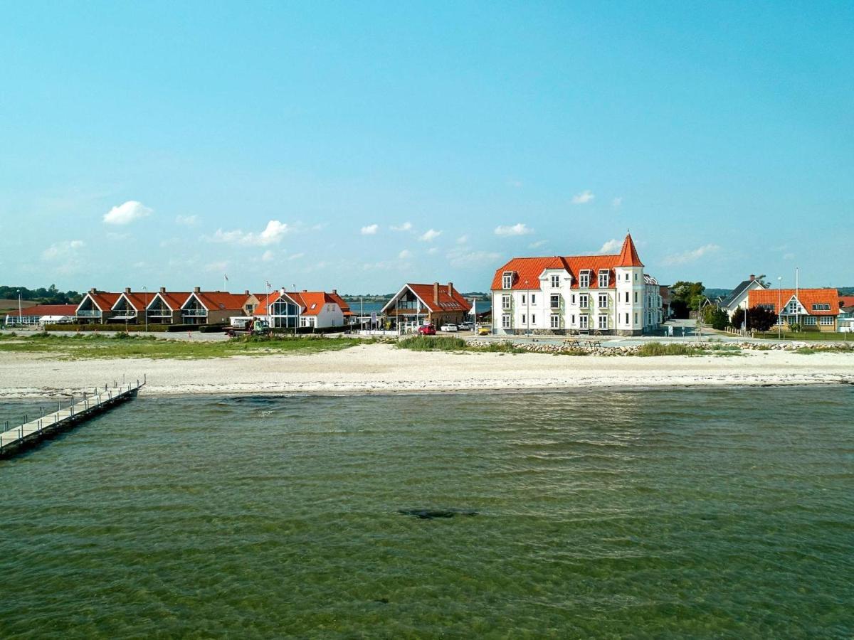6 Person Holiday Home On A Holiday Park In Hejls Exteriör bild