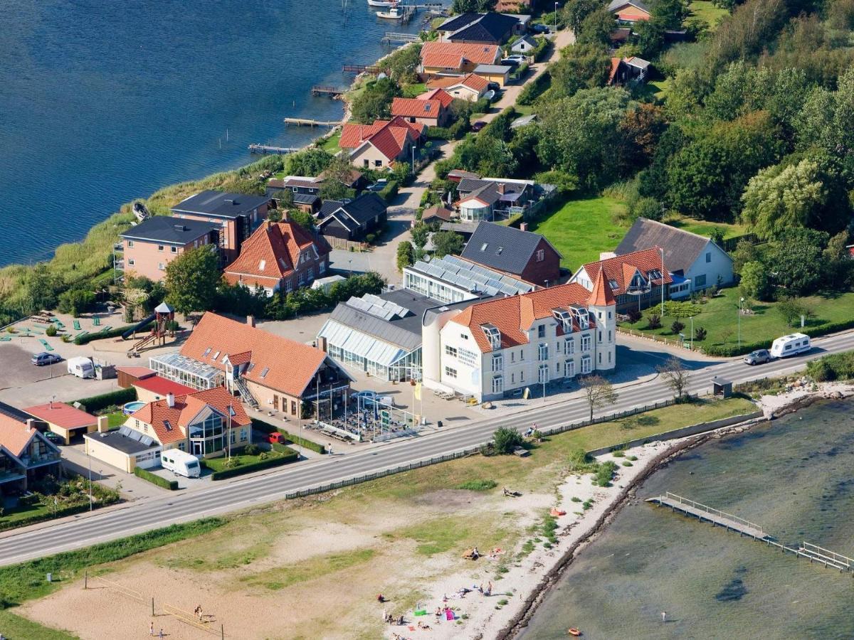 6 Person Holiday Home On A Holiday Park In Hejls Exteriör bild