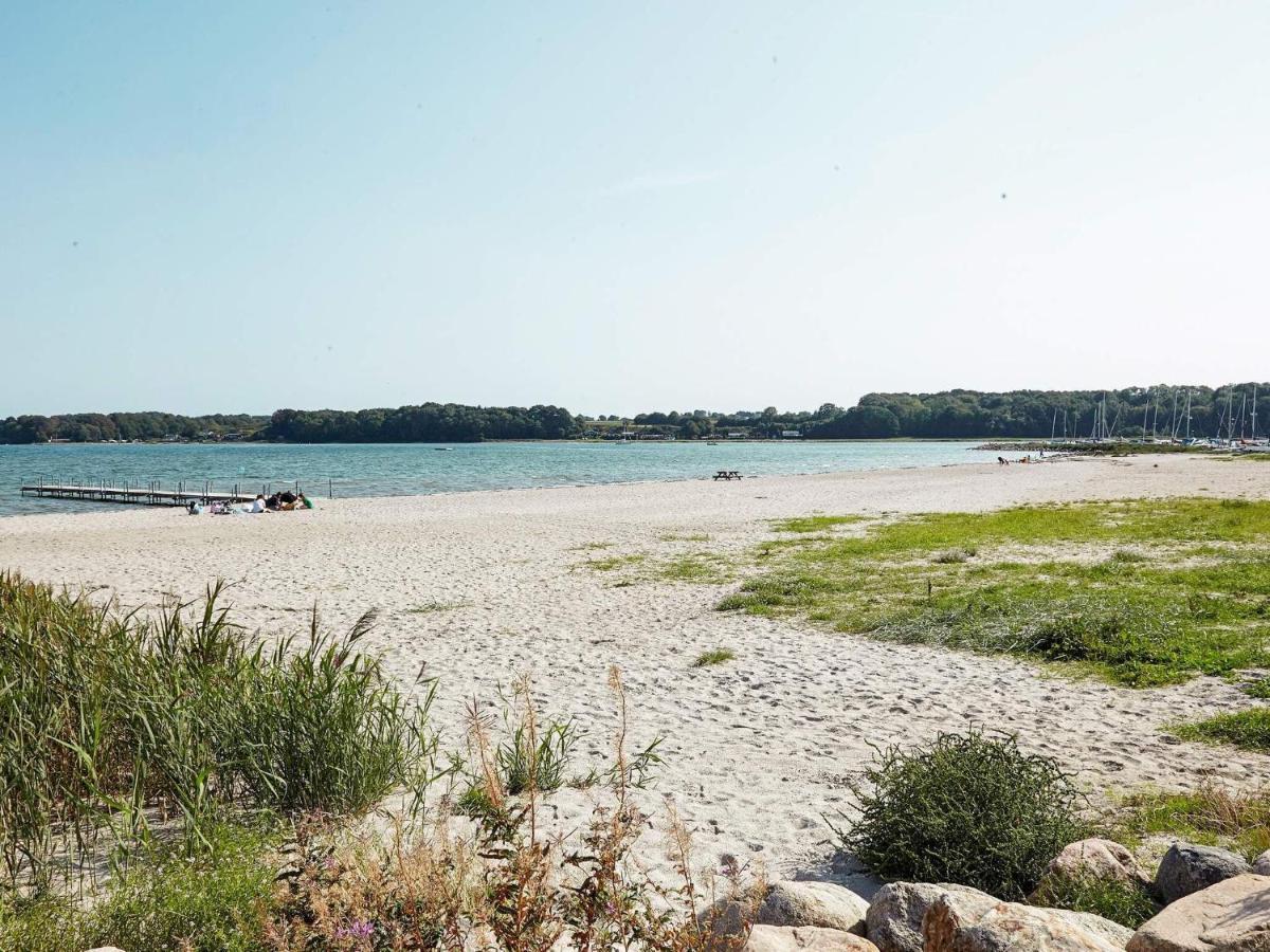 6 Person Holiday Home On A Holiday Park In Hejls Exteriör bild
